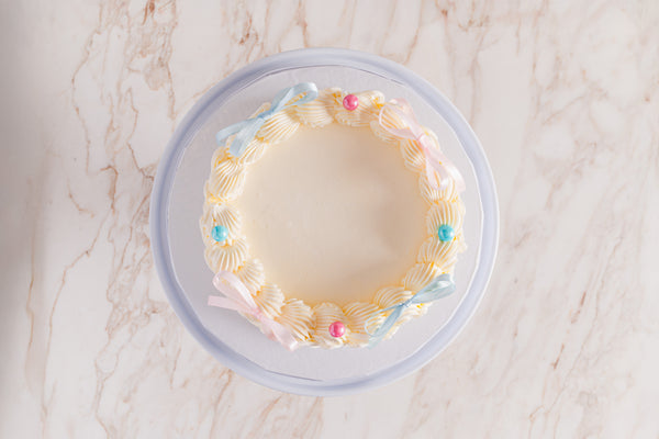 Lambeth with bows cake.